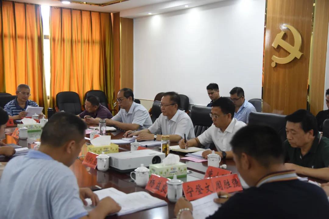 研究院领导陪同邵阳市委书记到邵东市仙槎桥镇调研五金特色小镇产业发展情况