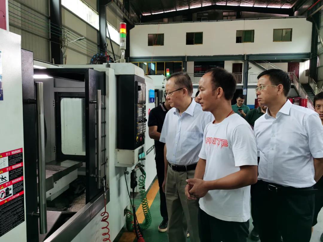 研究院领导陪同邵阳市委书记到邵东市仙槎桥镇调研五金特色小镇产业发展情况