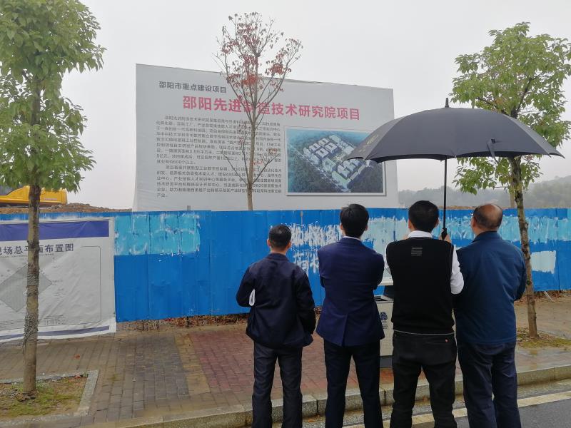 原工信厅机关党委胡玉辉书记带领省汽车技师学院一行来我院洽谈合作