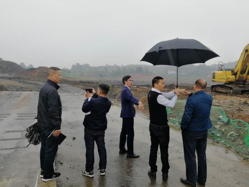 原工信厅机关党委胡玉辉书记带领省汽车技师学院一行来我院洽谈合作