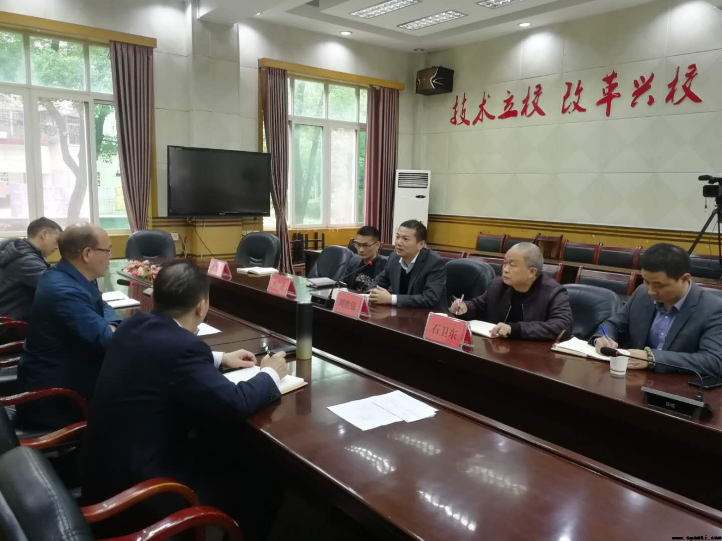 产学研项目即将在我院落地——周胜强董事长与省汽车技师学院洽谈具体合作细节