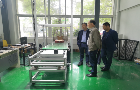 邵阳市科技局段邵宁局长、谢跃斌副局长等一行人莅临研究院考察调研