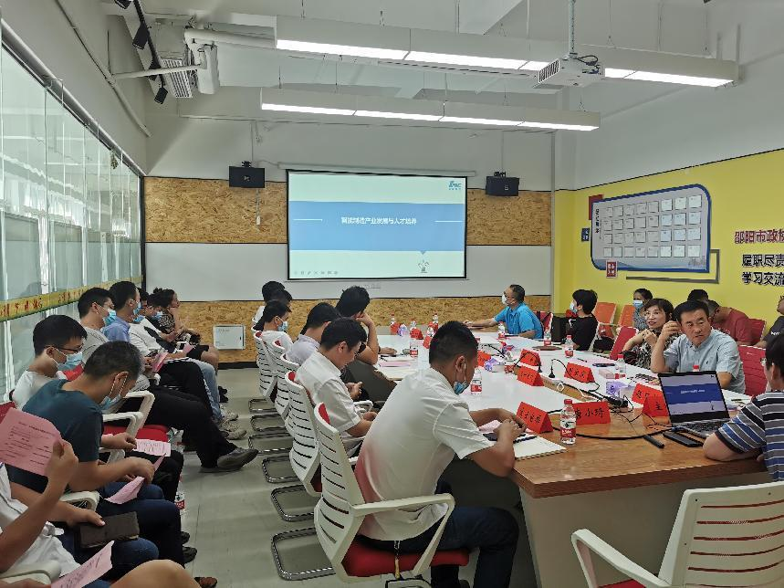 华中科大、华中数控专家教授来访研究院开展技术讲座