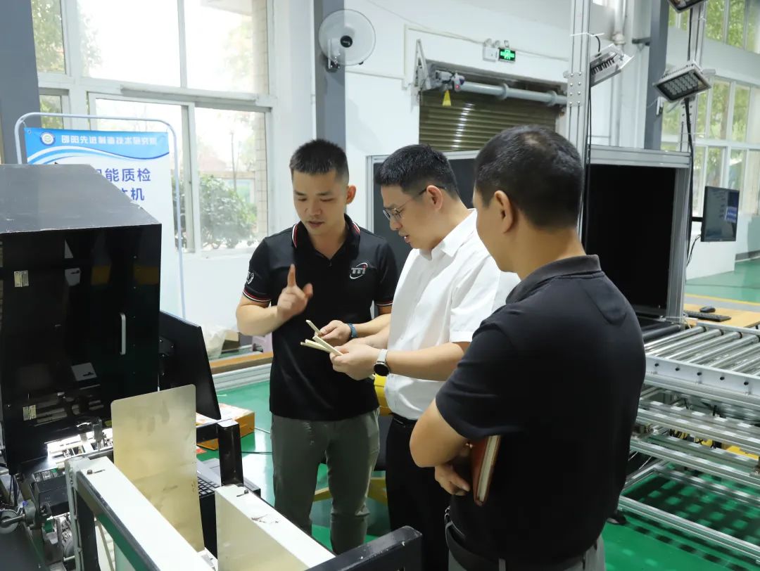 上海专家顾问组到邵阳先进制造技术研究院考察交流