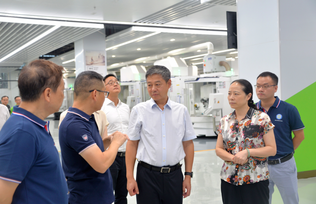 活动 | 严华在市区调研“智赋万企”行动进展情况